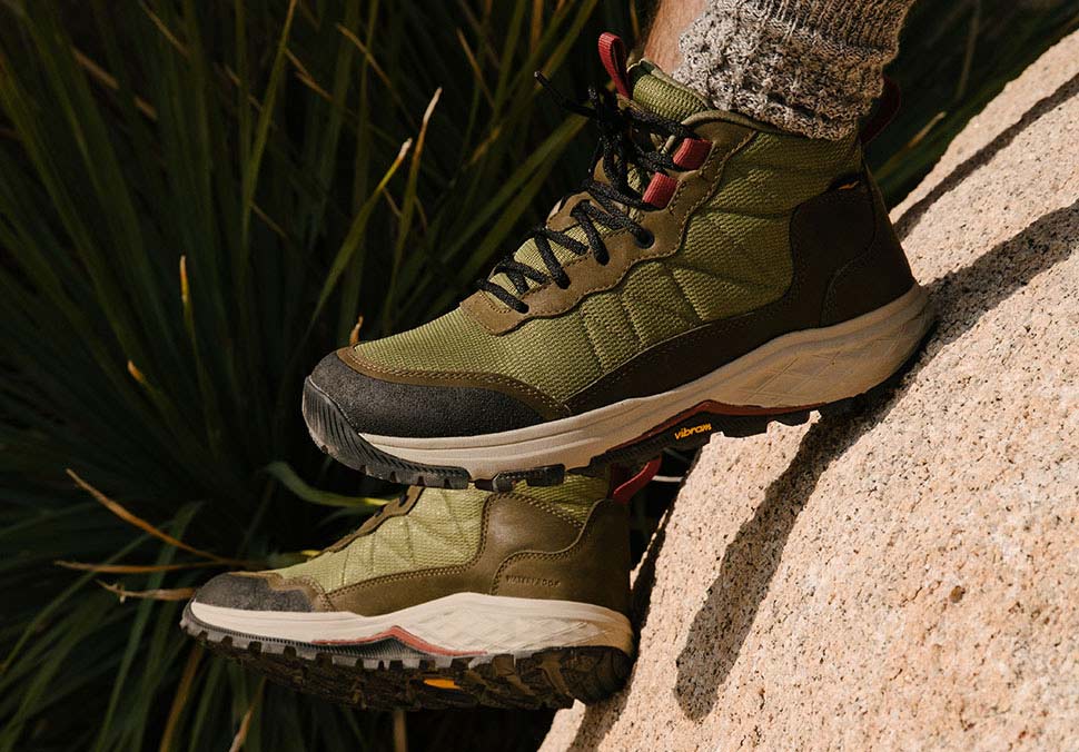 teva hiking boots mens