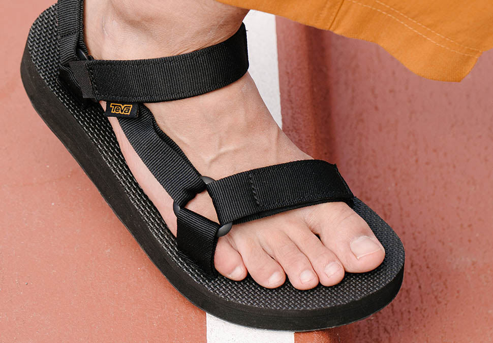 Men's Mid Universal Travel Sandal Teva®