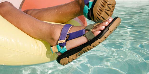 teva flip flops ladies